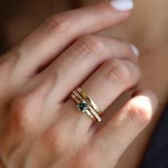 Nangi fine jewelry - teal / Peacock ring in yellow gold