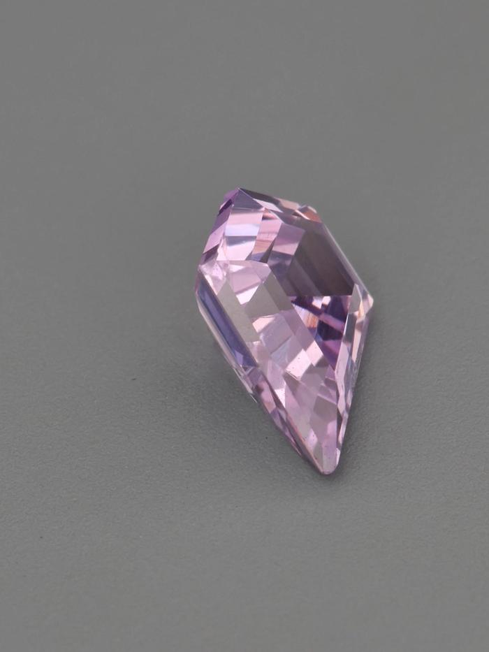 Nangi fine jewelry - pink gemstone in gold