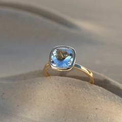 Nangi fine jewelry - blue aquamarine ring in yellow gold