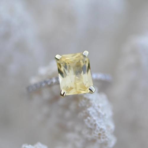Nangi fine jewelry - yellow sapphire ring in white gold