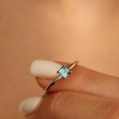 Nangi fine jewelry - blue sapphire ring in white gold