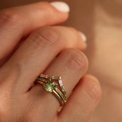 Nangi fine jewelry - green sapphire ring in yellow gold