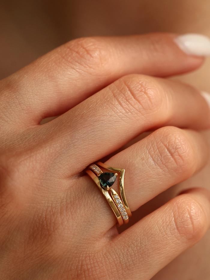 Nangi fine jewelry - teal / Peacock ring in yellow gold