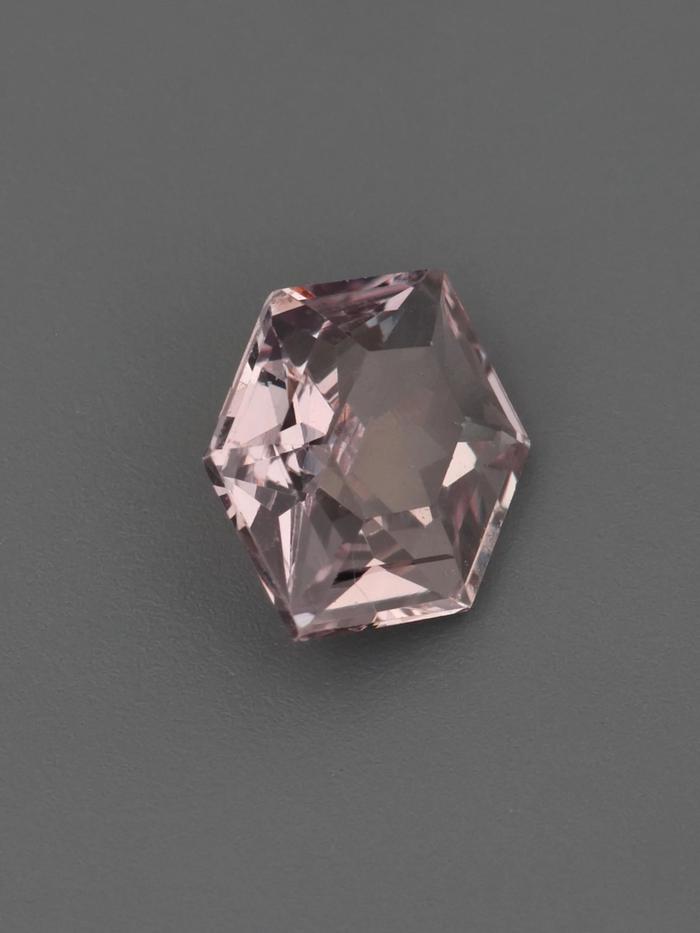 Nangi fine jewelry - pink gemstone in gold