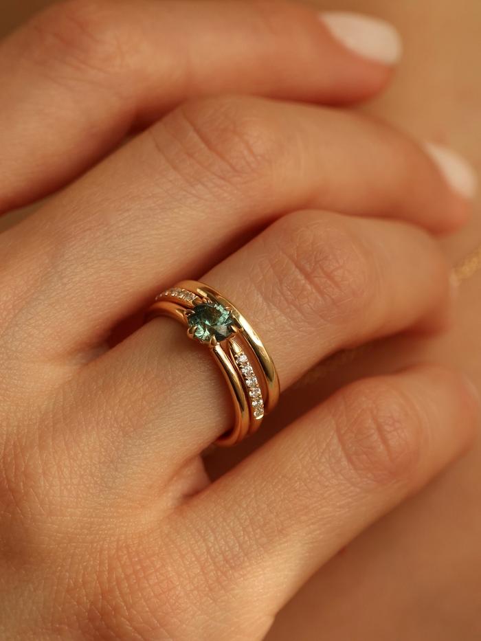 Nangi fine jewelry - green sapphire ring in yellow gold
