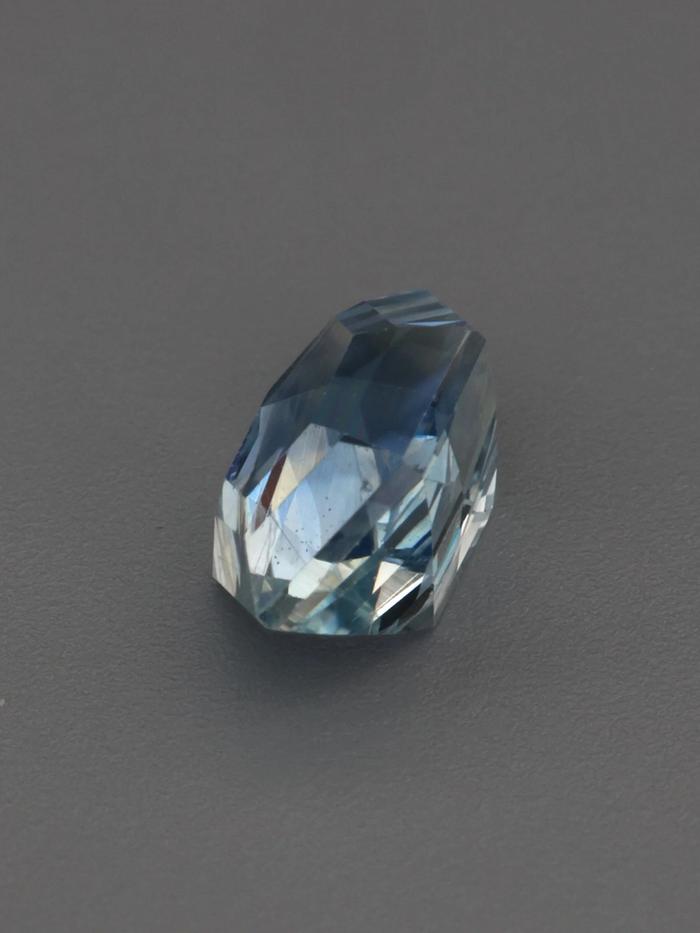 Nangi fine jewelry - blue gemstone in gold