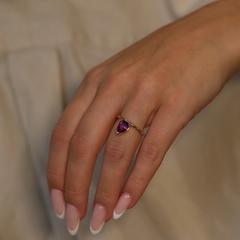 Nangi fine jewelry - purple ring in yellow gold