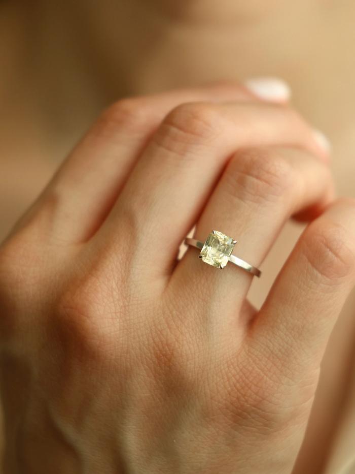 Nangi fine jewelry - yellow ring in white gold