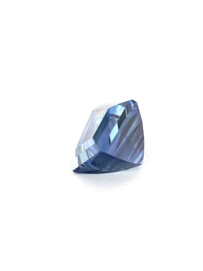 Nangi fine jewelry - blue gemstone in gold