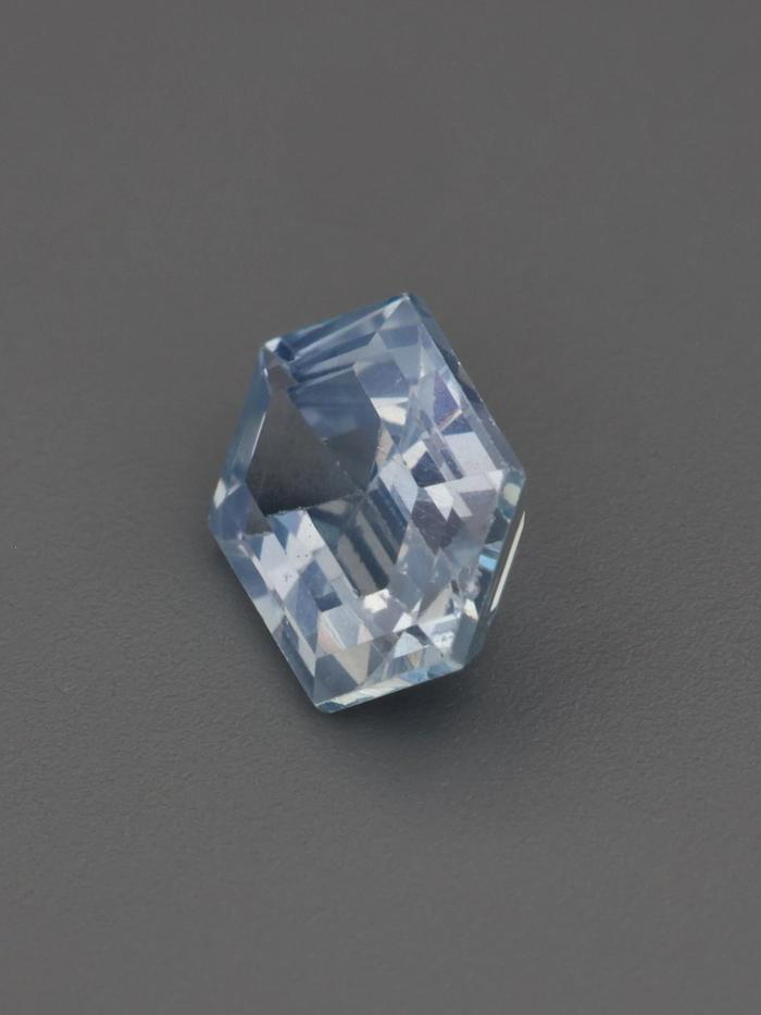 Nangi fine jewelry - blue gemstone in gold