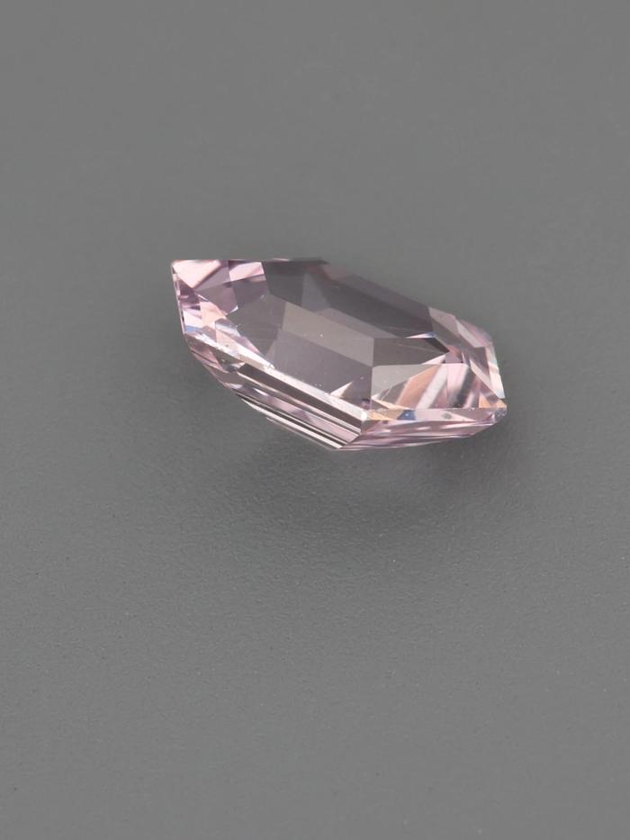 Nangi fine jewelry - pink sapphire gemstone in gold