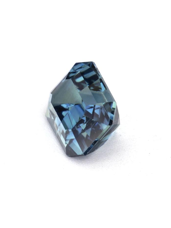 Nangi fine jewelry - teal / Peacock sapphire gemstone in gold