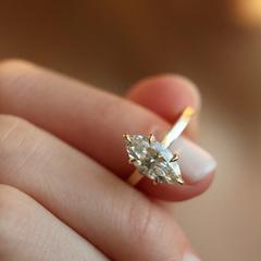 Nangi fine jewelry - white ring in gold