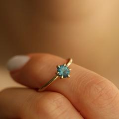 Nangi fine jewelry - blue ring in yellow gold