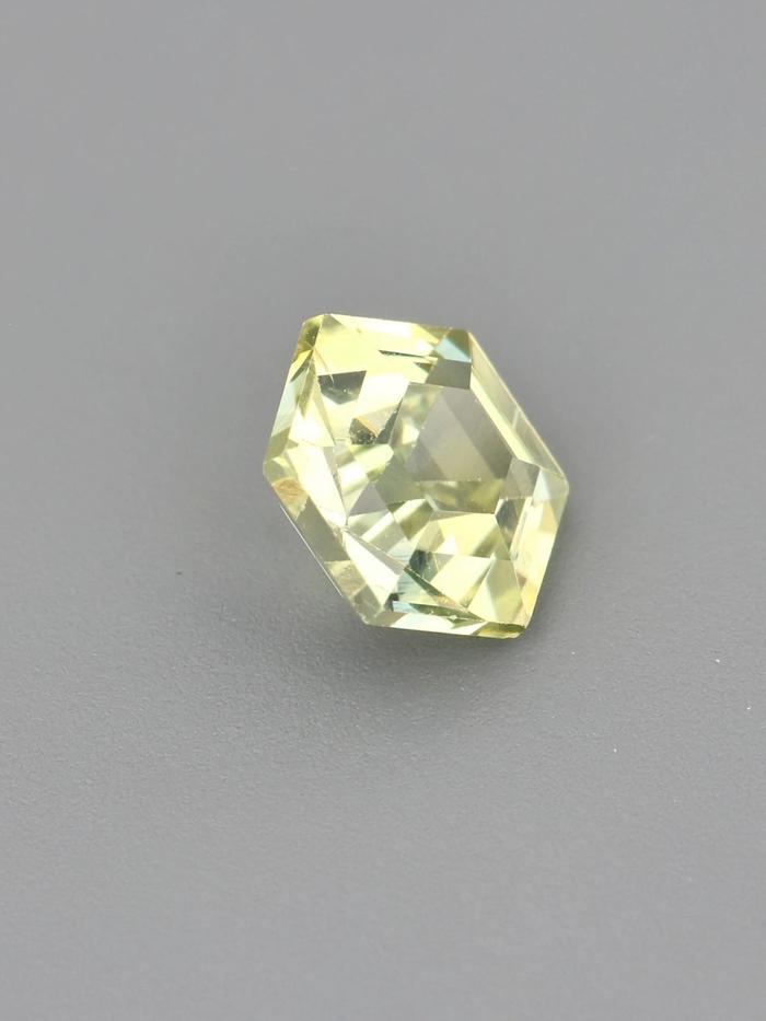 Nangi fine jewelry - yellow gemstone in gold