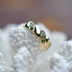 Nangi fine jewelry - green sapphire ring in yellow gold