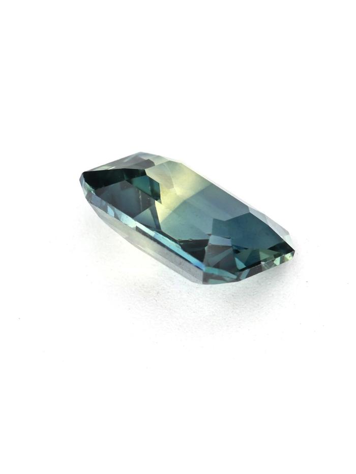 Nangi fine jewelry - teal / Peacock sapphire gemstone in gold
