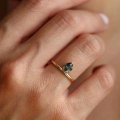 Nangi fine jewelry - brown sapphire ring in yellow gold