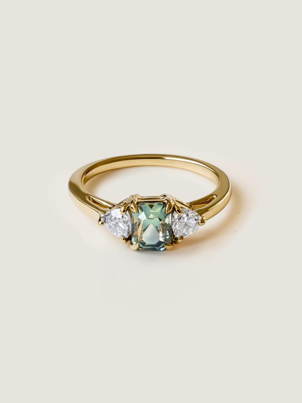 Bicolored Green/Yellow Sapphire & Trillions