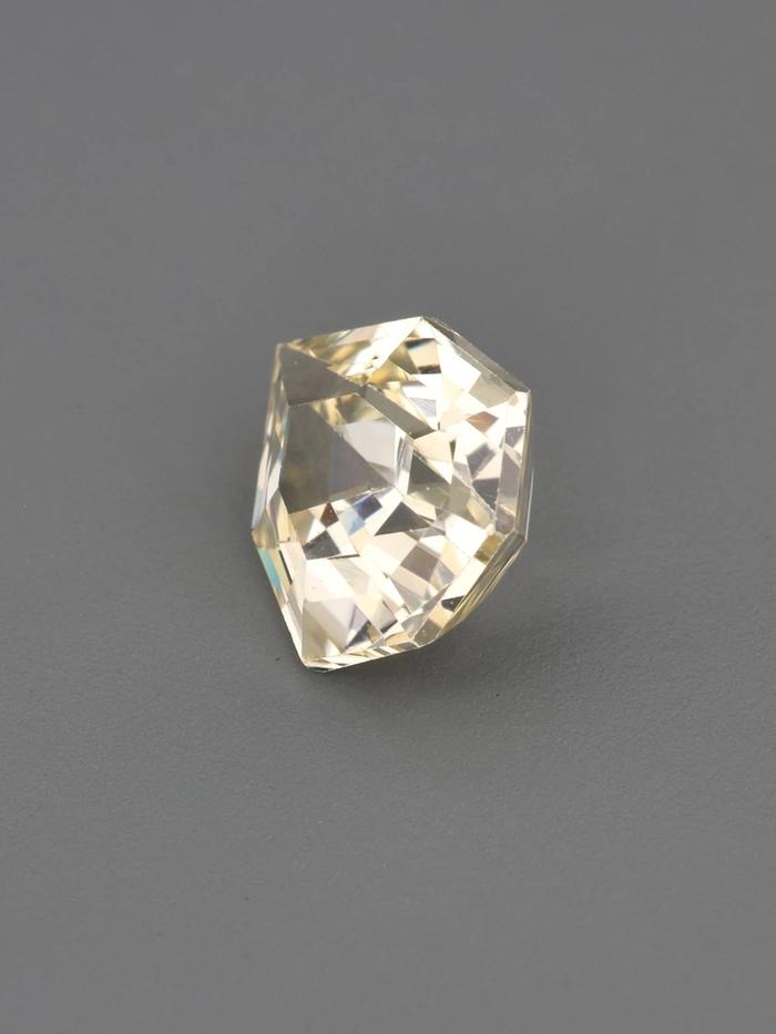 Nangi fine jewelry - champagne sapphire gemstone in gold