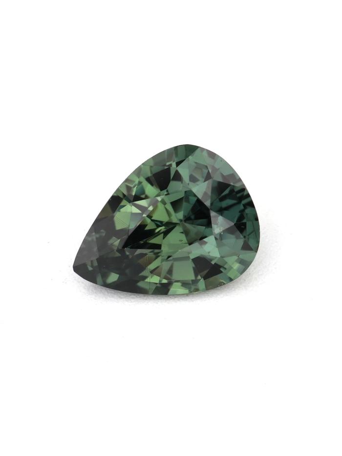 Nangi fine jewelry - green gemstone in gold