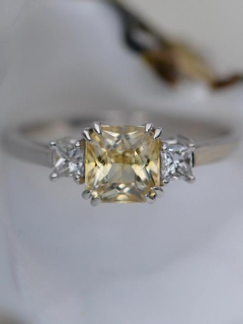 Nangi fine jewelry - ring in white gold