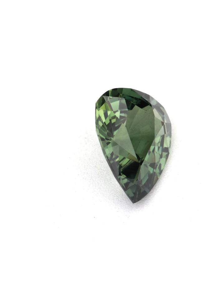 Nangi fine jewelry - green gemstone in gold