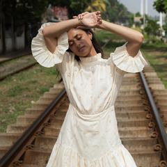 Nangi fine jewelry - green sapphire ring in yellow gold