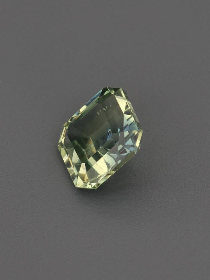 Nangi fine jewelry - green gemstone in gold