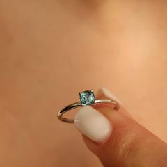 Nangi fine jewelry - blue sapphire ring in white gold