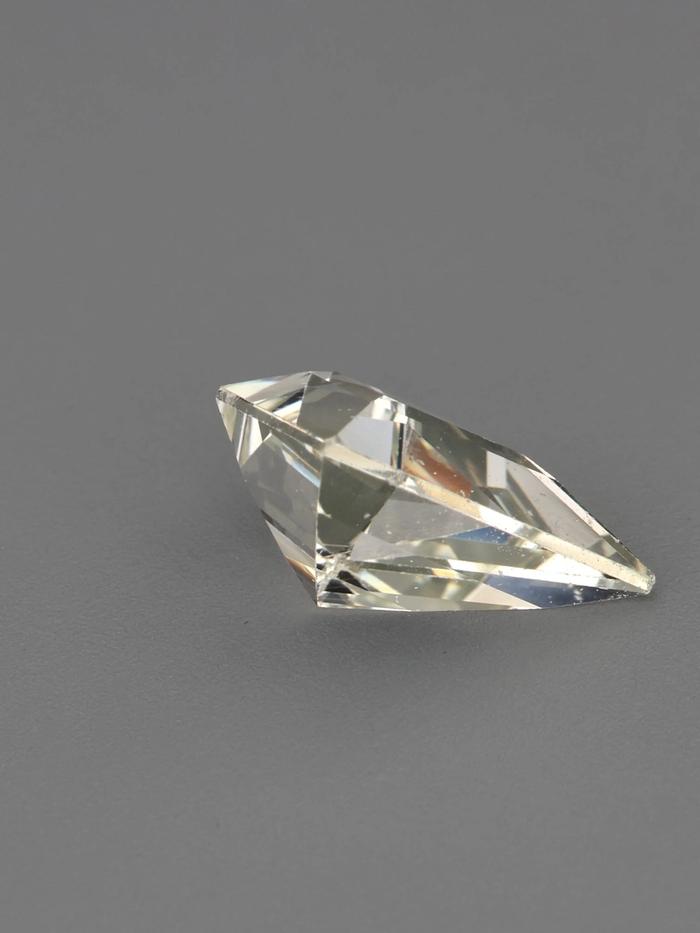 Nangi fine jewelry - champagne sapphire gemstone in gold