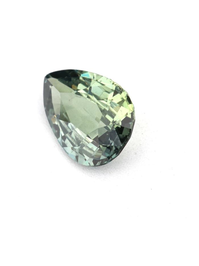 Nangi fine jewelry - green gemstone in gold