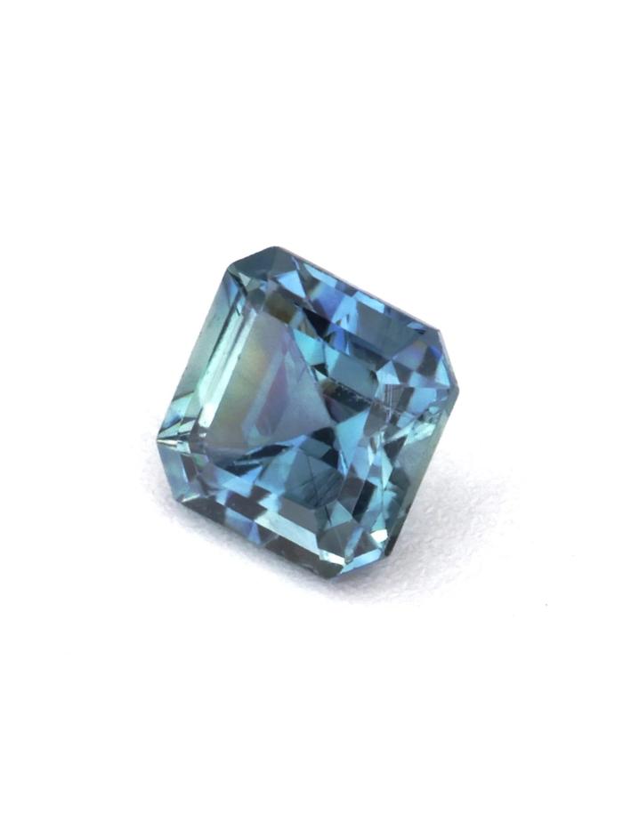 Nangi fine jewelry - blue gemstone in gold