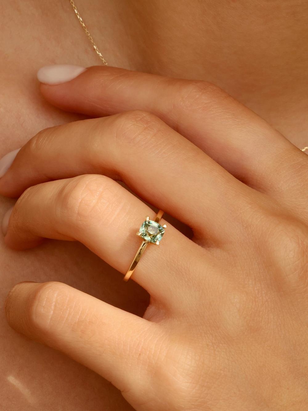 Cushion Glow Peacock