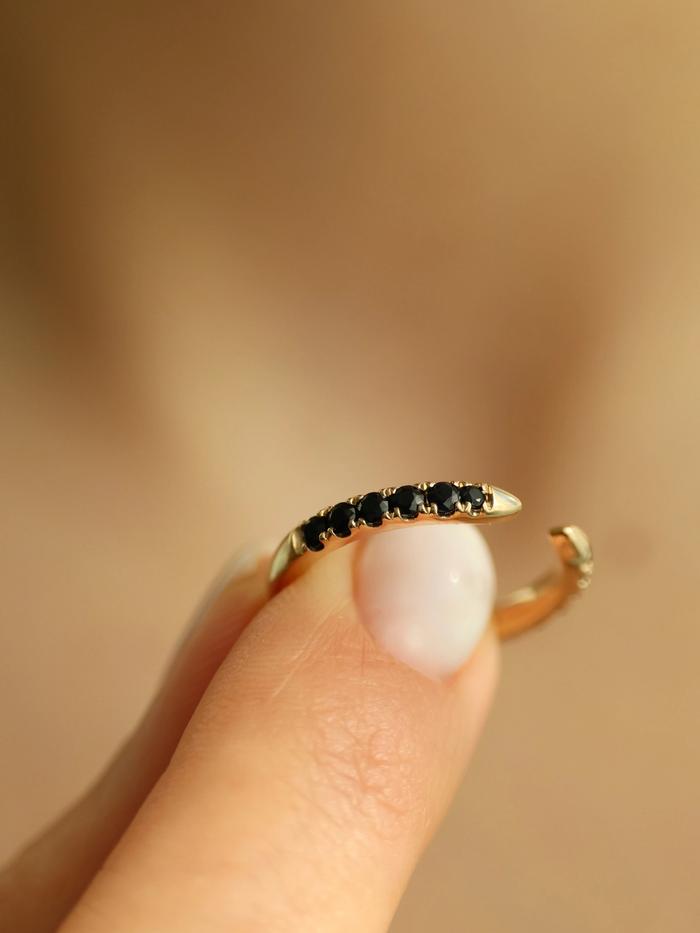 Nangi fine jewelry - black sapphire ring in gold