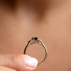 Nangi fine jewelry - teal / Peacock ring in yellow gold