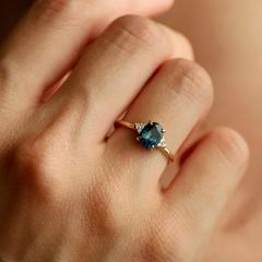 Nangi fine jewelry - teal / Peacock ring in yellow gold