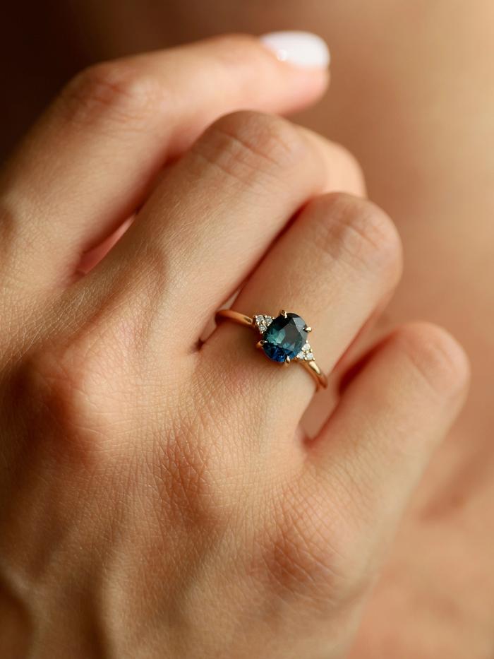 Nangi fine jewelry - teal / Peacock ring in yellow gold