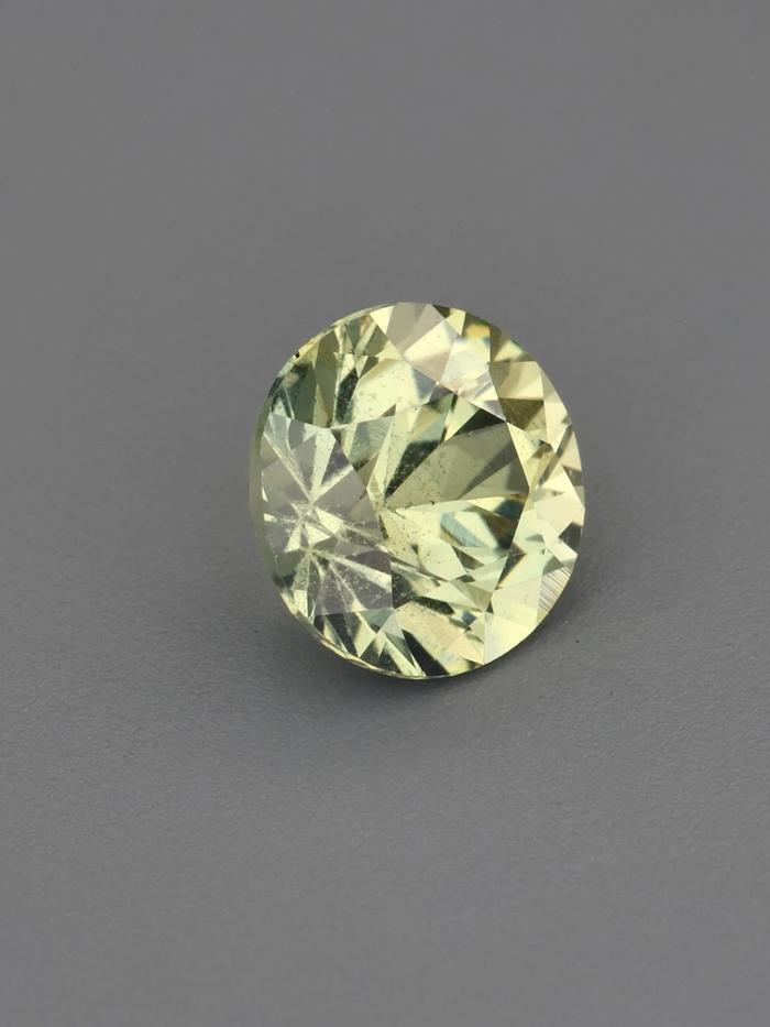 Nangi fine jewelry - yellow gemstone in gold