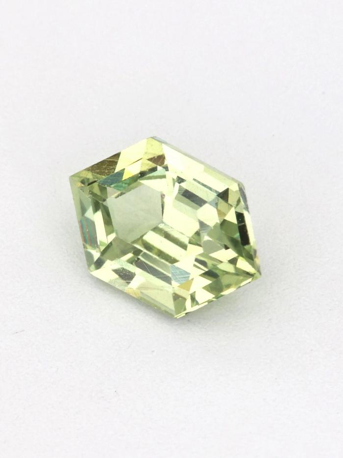 Nangi fine jewelry - green gemstone in gold