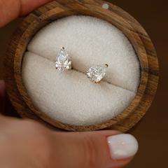 Nangi fine jewelry - white lab-grown diamond earring in gold