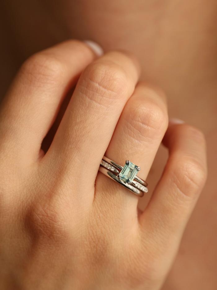 Nangi fine jewelry - green ring in white gold
