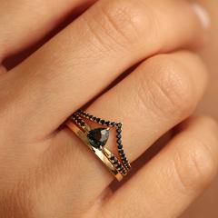 Nangi fine jewelry - black sapphire ring in yellow gold