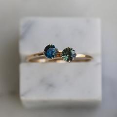 Nangi fine jewelry - teal / Peacock sapphire ring in yellow gold
