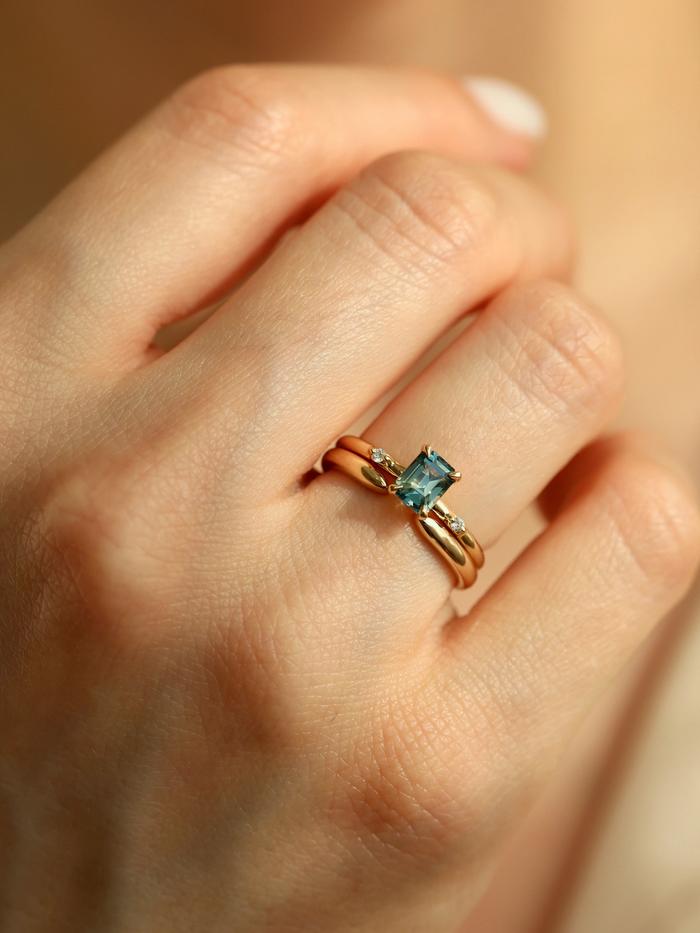 Nangi fine jewelry - teal / Peacock ring in yellow gold