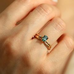 Nangi fine jewelry - teal / Peacock ring in yellow gold