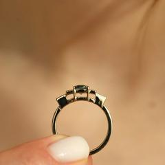 Nangi fine jewelry - teal / Peacock ring in yellow gold