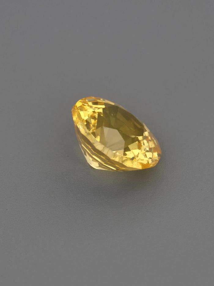 Nangi fine jewelry - yellow gemstone in gold