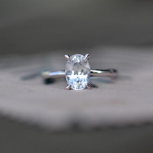 Nangi fine jewelry - white sapphire ring in white gold