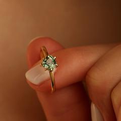 Nangi fine jewelry - green ring in yellow gold
